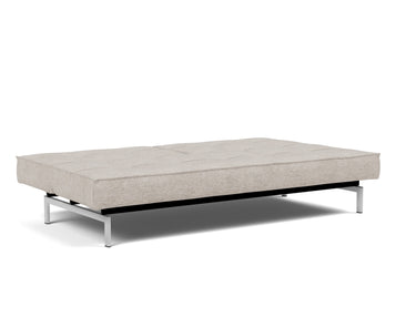 Splitback Chrome sovesofa i 471 Yuveno Sand, slået ud til seng