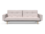 Splitback Styletto Light Wood sovesofa med armlæn i 300 Weda Sand, set forfra