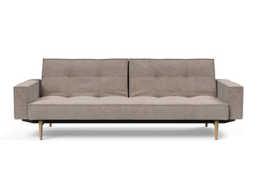 Splitback Styletto Light Wood sovesofa med armlæn i 318 Cordufine Beige, set forfra