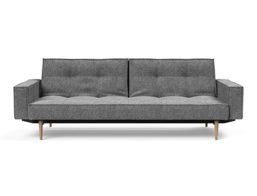 Splitback Styletto Light Wood sovesofa med armlæn i 563 Twist Charcoal, set forfra
