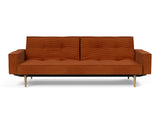 Splitback Styletto Light Wood sovesofa med armlæn i 595 Corduroy Burnt Orange, set forfra