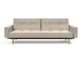 Splitback Styletto Light Wood sovesofa med armlæn i 612 Blida Sand Grey, set forfra