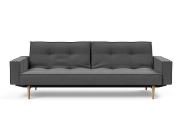 Splitback Styletto Light Wood sovesofa med armlæn i 852 Mahoga Seal Grey, set forfra