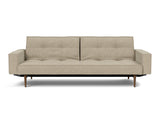 Splitback Styletto Dark Wood sovesofa med armlæn i 356 Taura Sand, set forfra