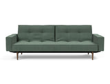 Splitback Styletto Dark Wood sovesofa med armlæn i 518 Elegance Green, set forfra