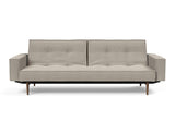 Splitback Styletto Dark Wood sovesofa med armlæn i 579 Kenya Gravel, set forfra