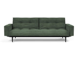 Splitback Styletto Black Wood sovesofa med armlæn i 281 Avella Pine Green, set forfra
