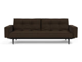 Splitback Styletto Black Wood sovesofa med armlæn i 358 Taura Chocco, set forfra