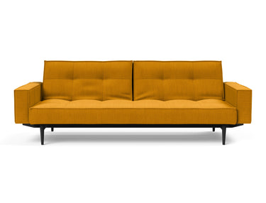 Splitback Styletto Black Wood sovesofa med armlæn i 507 Elegance Burned Curry, set forfra
