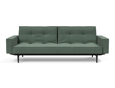 Splitback Styletto Black Wood sovesofa med armlæn i 518 Elegance Green, set forfra