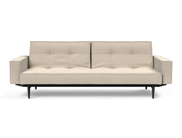 Splitback Styletto Black Wood sovesofa med armlæn i 586 Phobos Latte, set forfra