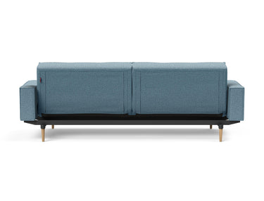 Splitback Styletto Light Wood sovesofa med armlæn i 525 Mixed Dance Light Blue, set bagfra
