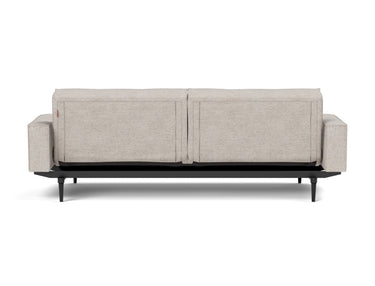 Splitback Styletto Black Wood sovesofa med armlæn i 471 Yuveno Sand, set bagfra