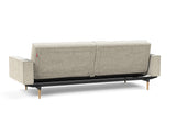 Splitback Styletto Light Wood sovesofa med armlæn i 357 Taura Off White, set skråt bagfra