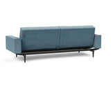 Splitback Styletto Black Wood sovesofa med armlæn i 525 Mixed Dance Light Blue, set skråt bagfra