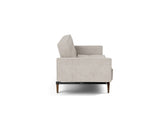 Splitback Styletto Dark Wood sovesofa med armlæn i 471 Yuveno Sand, set fra siden