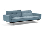 Splitback Styletto Dark Wood sovesofa med armlæn i 525 Mixed Dance Light Blue, med den ene ryghalvdel lænet tilbage
