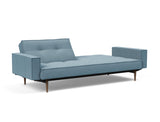 Splitback Styletto Dark Wood sovesofa med armlæn i 525 Mixed Dance Light Blue, med den ene ryghalvdel lagt ned