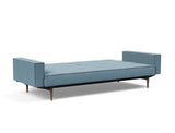 Splitback Styletto Dark Wood sovesofa med armlæn i 525 Mixed Dance Light Blue, slået ud til seng