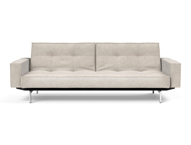Splitback Chrome sovesofa med armlæn i 280 Avella Sand, set forfra