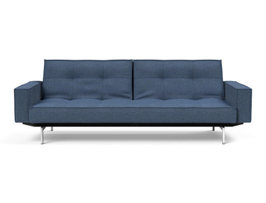 Splitback Chrome sovesofa med armlæn i 302 Weda Blue, set forfra