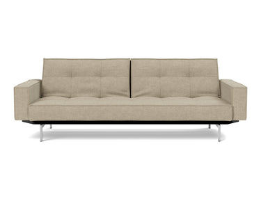 Splitback Chrome sovesofa med armlæn i 356 Taura Sand, set forfra