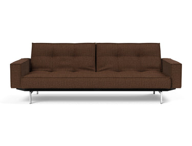 Splitback Chrome sovesofa med armlæn i 359 Taura Cappuccino, set forfra