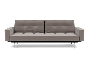 Splitback Chrome sovesofa med armlæn i 418 Esina Truffle, set forfra
