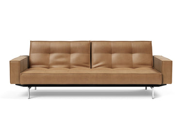 Splitback Chrome sovesofa med armlæn i 551 Faunal Brown, set forfra