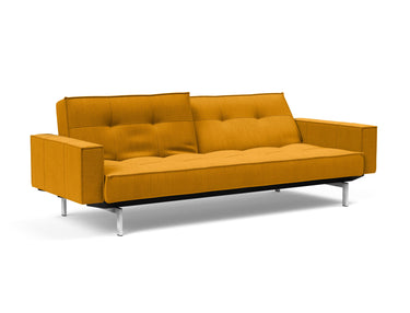 Splitback Chrome sovesofa med armlæn i 507 Elegance Burned Curry, med den ene ryghalvdel lænet tilbage