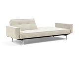 Splitback Chrome sovesofa med armlæn i 357 Taura Off White, med den ene ryghalvdel lagt ned