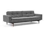 Dublexo Styletto Dark Wood sovesofa med armlæn i 563 Twist Charcoal, set skråt forfra