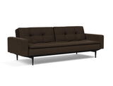 Dublexo Styletto Black Wood sovesofa med armlæn i 358 Taura Chocco, set skråt forfra