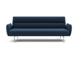 Jillis sovesofa med armlæn i 414 Esina Indigo Blue, set forfra