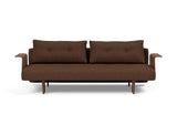 Recast Dark Styletto sovesofa med armlæn i 359 Taura Cappuccino, set forfra