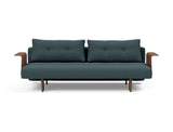 Recast Dark Styletto sovesofa med armlæn i 851 Mahoga Dark Blue, set forfra