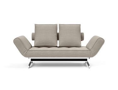 Ghia Chrome daybed i 579 Kenya Gravel, set forfra