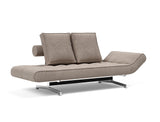 Ghia Chrome daybed i 318 Cordufine Beige, med den ene side sænket