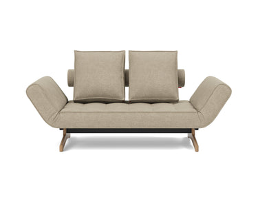 Ghia Wood daybed i 356 Taura Sand, set forfra