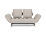 Ghia Wood daybed i 471 Yuveno Sand, set forfra