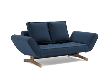 Ghia Wood daybed i 414 Esina Indigo Blue, set skråt forfra