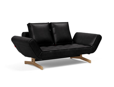 Ghia Wood daybed i 550 Faunal Black, set skråt forfra