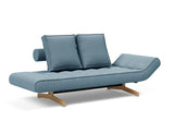 Ghia Wood daybed i 525 Mixed Dance Light Blue, med den ene side sænket
