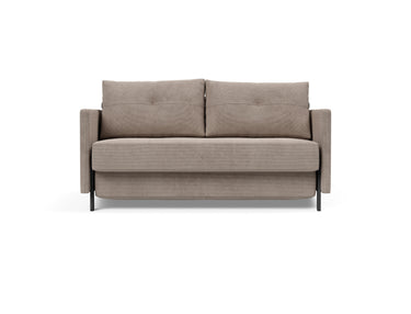 Cubed 140 sovesofa med armlæn i 318 Cordufine Beige, set forfra