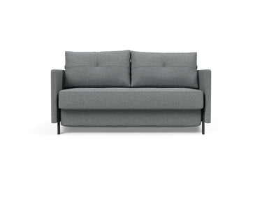 Cubed 140 sovesofa med armlæn i 320 Corocco Shadow Grey, set forfra