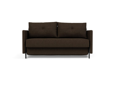 Cubed 140 sovesofa med armlæn i 358 Taura Chocco, set forfra