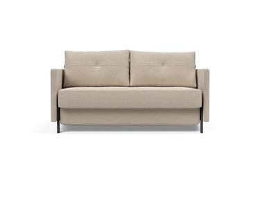 Cubed 140 sovesofa med armlæn i 612 Blida Sand Grey, set forfra