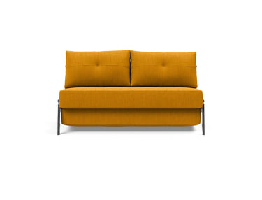 Cubed 140 Chrom sovesofa i 507 Elegance Burned Curry, set forfra