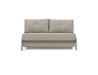 Cubed 140 Chrom sovesofa i 579 Kenya Gravel, set forfra