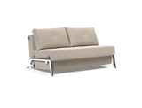 Cubed 140 Chrom sovesofa i 612 Blida Sand Grey, set skråt forfra